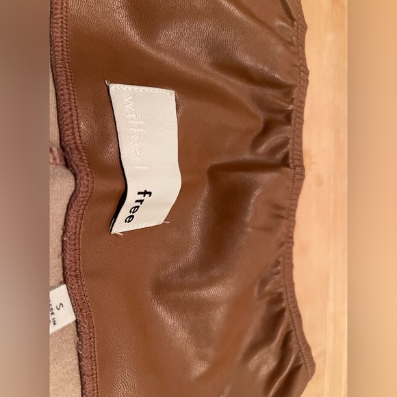 Aritzia Wilfred Free Daria ankle length vegan leather pants size small. Rich tan - Picture 4 of 8